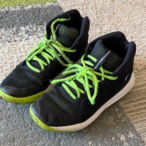 Under Armour Boys size 4Y